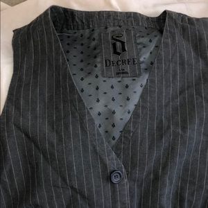 Men’s stylish grey vest size small